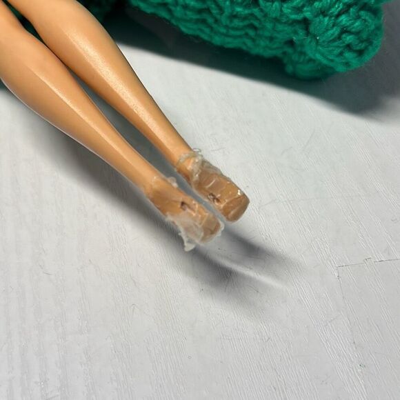 Vintage Barbie 1991 Blonde Hair Blue Eyes with a Stunning Crochet Dress - Picture 8 of 11